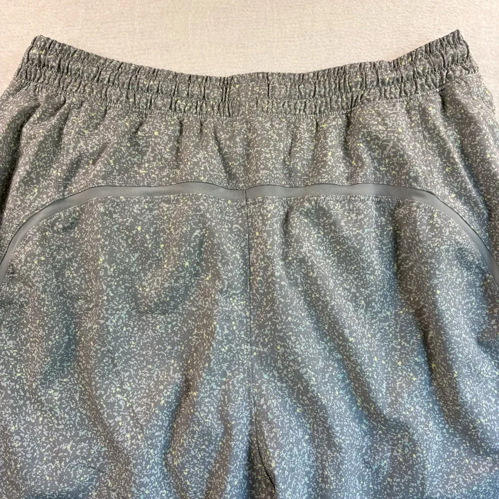 Lululemon Shorts Mens L Jitter Dot Gray Pace Breaker Lined Stretch Zip Pocket